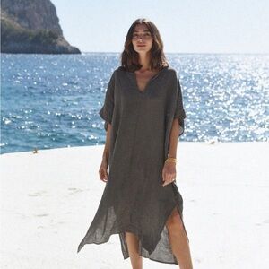 Relaxed V-Neck Linen Dress in Olive